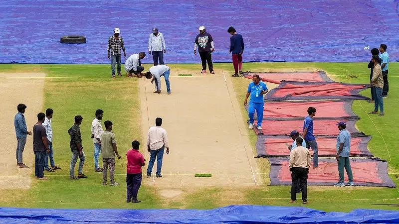 Why SRH Are Preparing Pitches in IPL 2026 That Hurt Their Own Batting (SEO image)