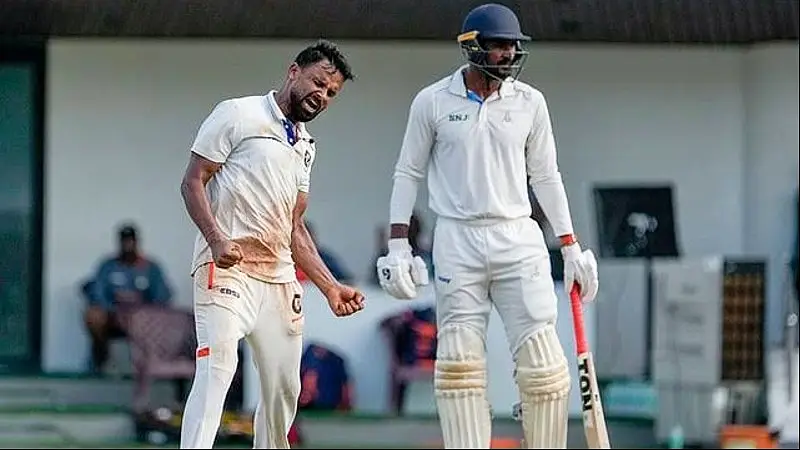 Which Spinner Has the Stronger Selection Case in Ranji Trophy 2026, Mayank Mishra or Harsh Dubey? (SEO image)